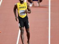 Usain Bolt yarışı yarıda bıraktı
