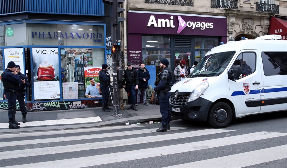 Fransa'da hayat durdu, yüz binler sokakta 6