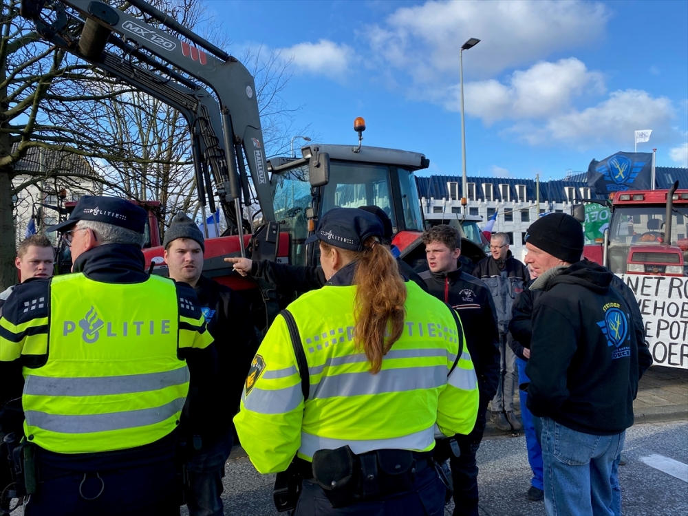 Hollanda'da çiftçiler hükümeti protesto etti 14