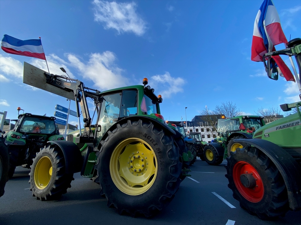 Hollanda'da çiftçiler hükümeti protesto etti 3