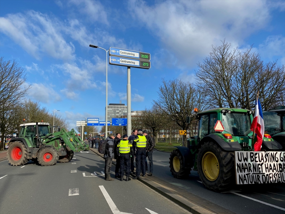 Hollanda'da çiftçiler hükümeti protesto etti 8
