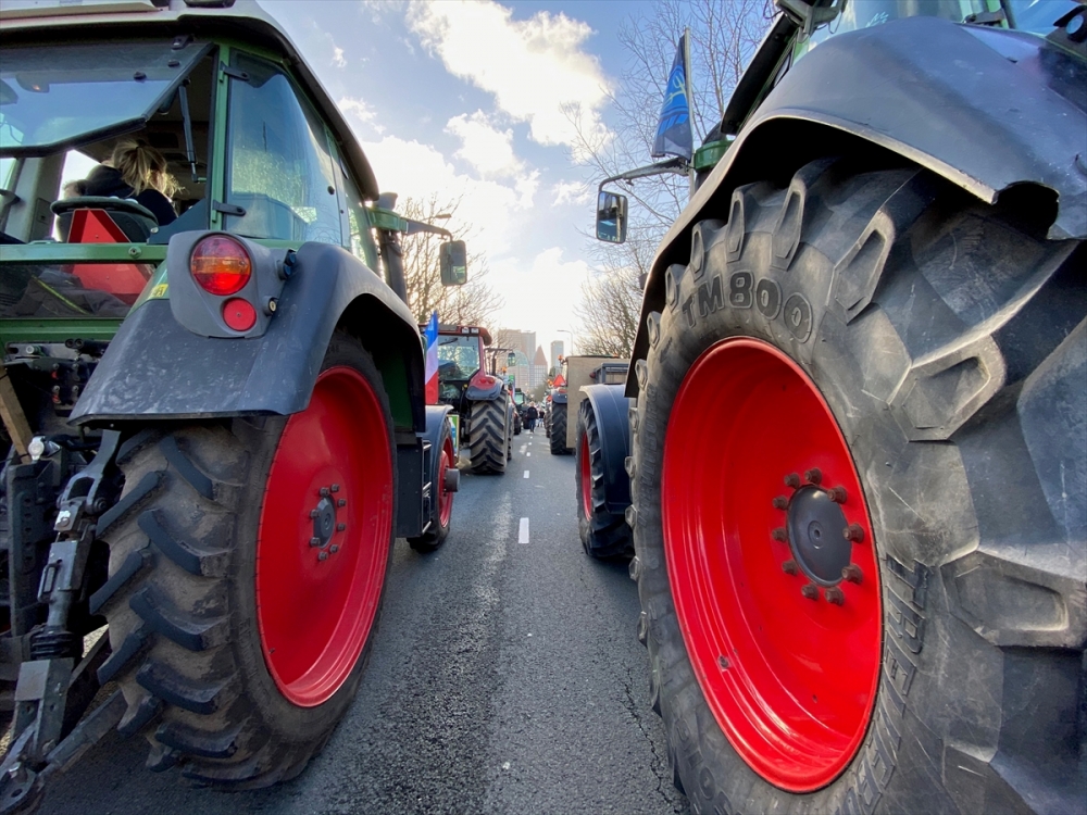 Hollanda'da çiftçiler hükümeti protesto etti 9