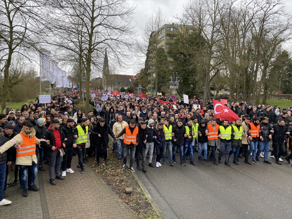 Hanau'da ırkçılık ve teröre karşı yürüyüş 13