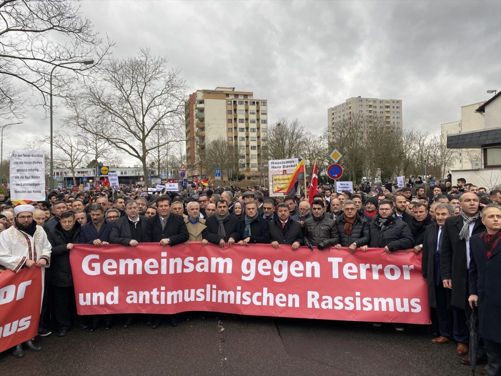 Hanau'da ırkçılık ve teröre karşı yürüyüş 18