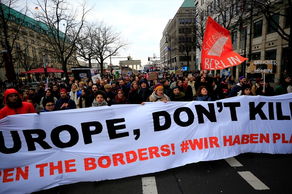 'Avrupa öldürme, sınırlarını aç' 8