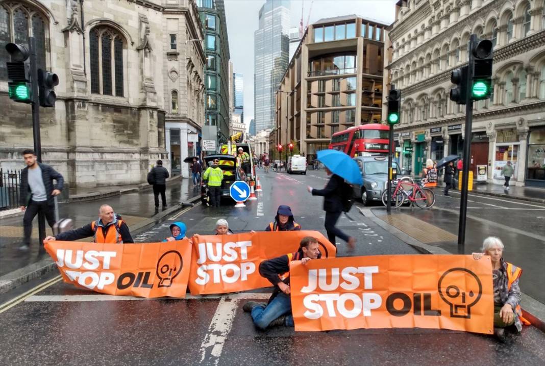 Just Stop Oil gönüllüleri Londra'da gösteri düzenledi 2