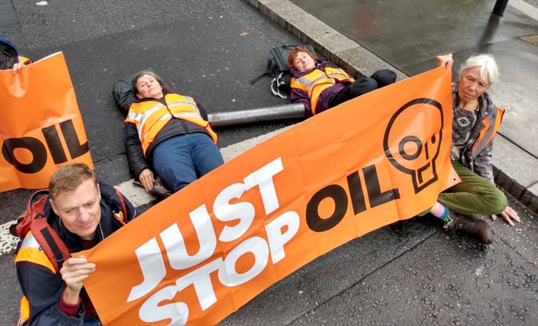 Just Stop Oil gönüllüleri Londra'da gösteri düzenledi 3