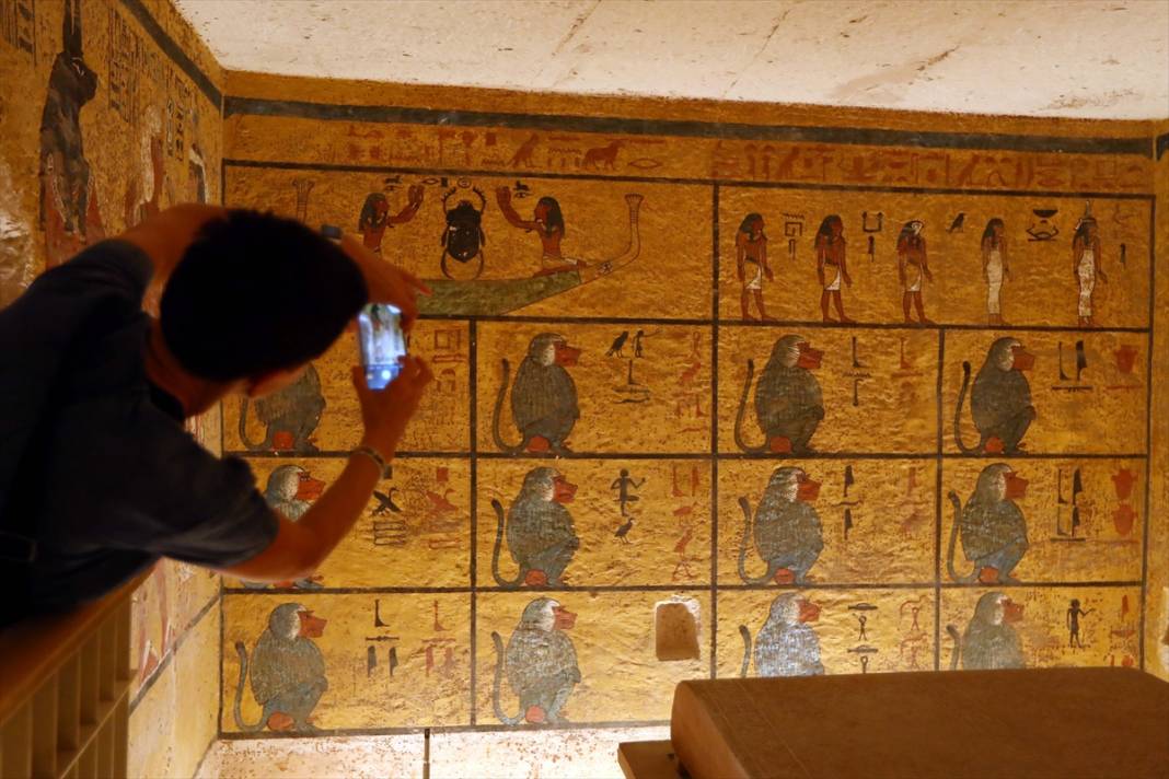 Mısır kıralı Tutankamon'a ait mezarın keşfedilişinin 100. yılı 12