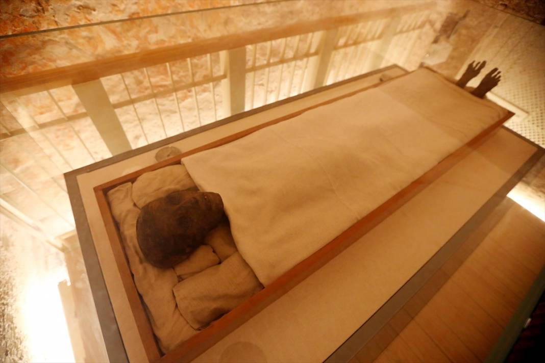 Mısır kıralı Tutankamon'a ait mezarın keşfedilişinin 100. yılı 13
