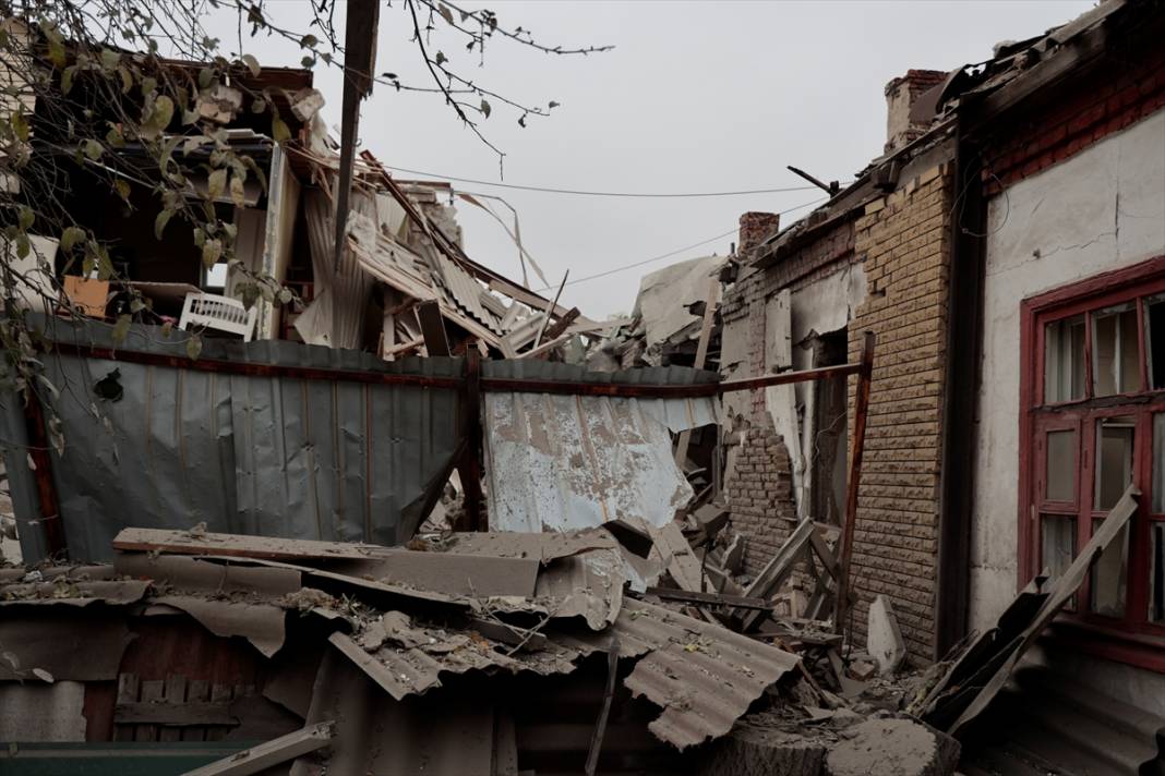 Donetsk'teki bombardımanda araçlar ve binalar zarar gördü 11