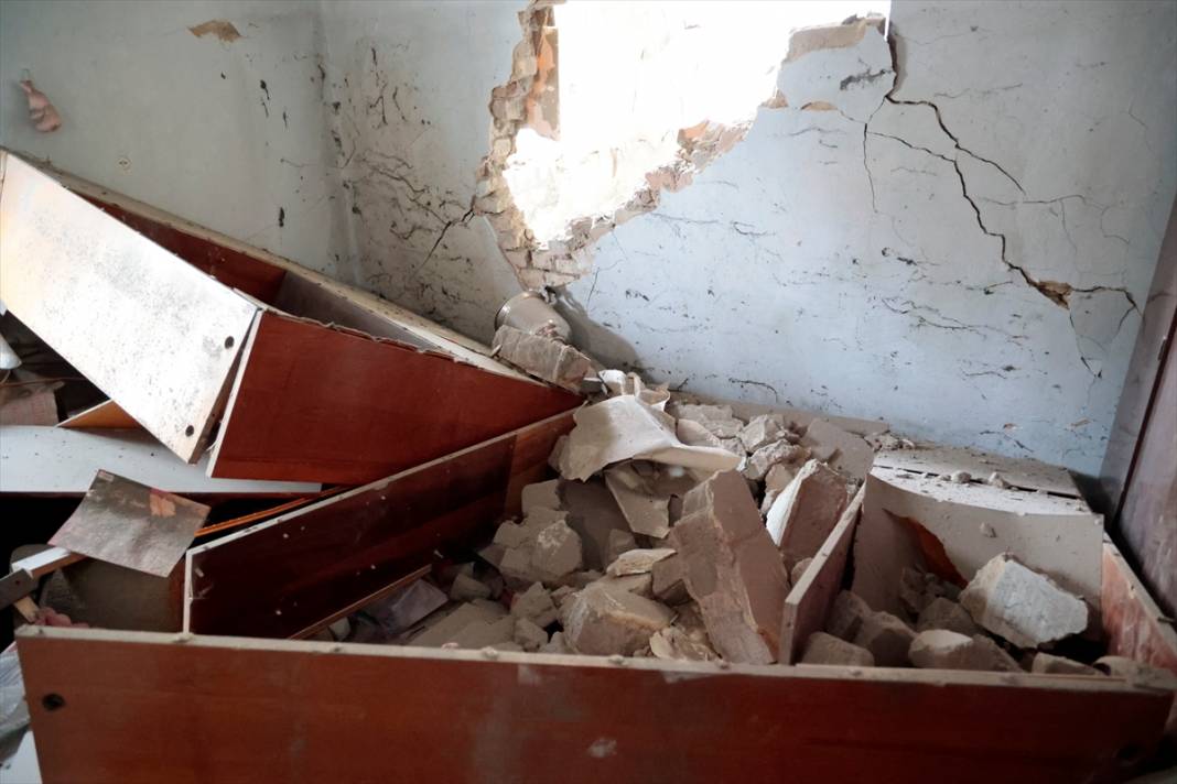 Donetsk'teki bombardımanda araçlar ve binalar zarar gördü 13