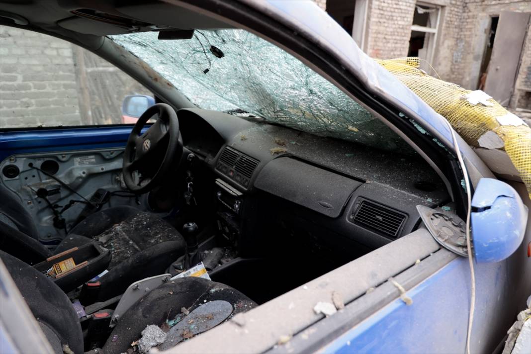 Donetsk'teki bombardımanda araçlar ve binalar zarar gördü 16