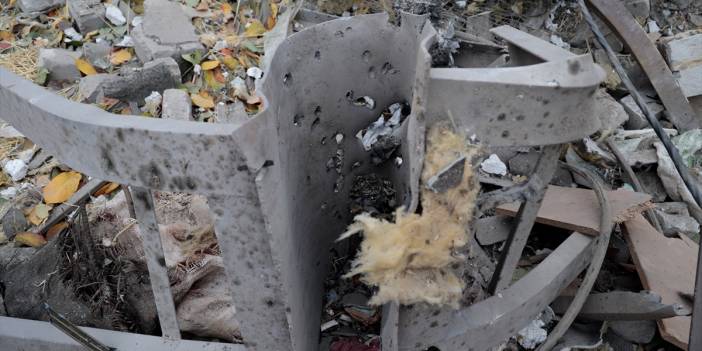 Donetsk'teki bombardımanda araçlar ve binalar zarar gördü