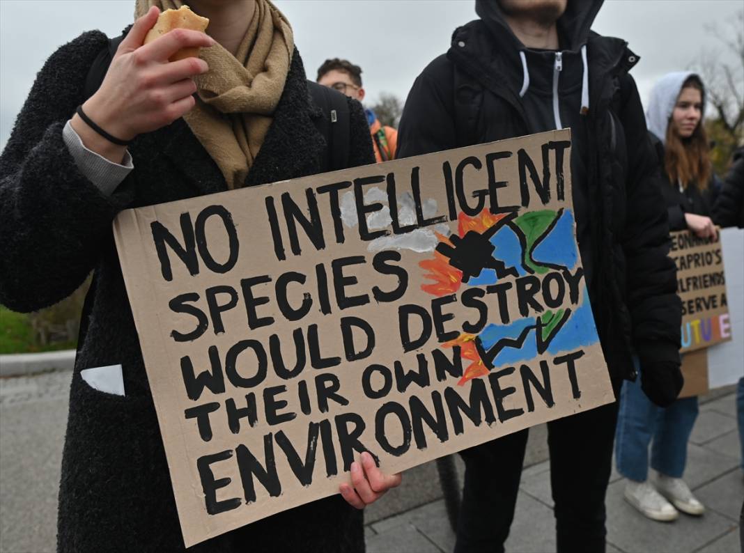Varşova'da çevre ve iklim aktivistleri protesto düzenledi 1