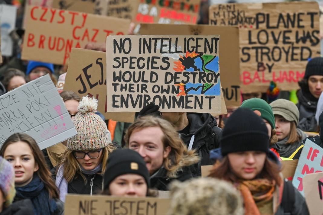 Varşova'da çevre ve iklim aktivistleri protesto düzenledi 10