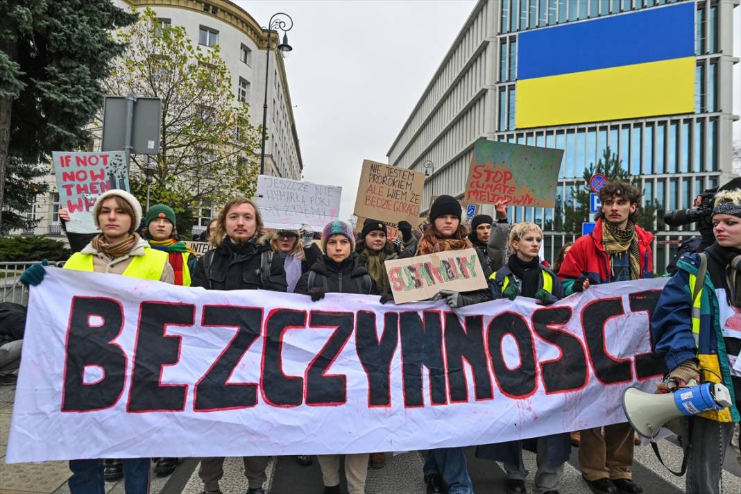 Varşova'da çevre ve iklim aktivistleri protesto düzenledi 11