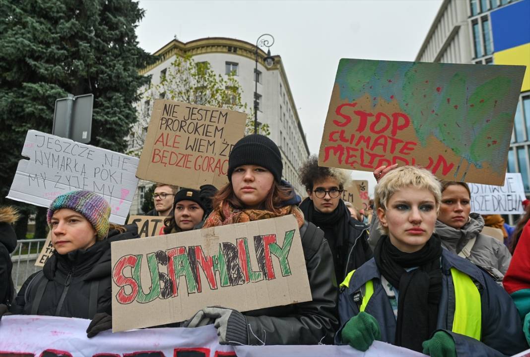 Varşova'da çevre ve iklim aktivistleri protesto düzenledi 12