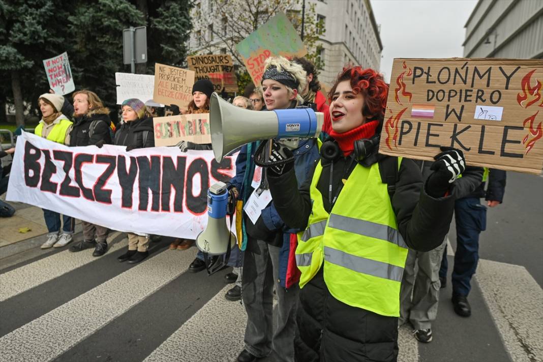 Varşova'da çevre ve iklim aktivistleri protesto düzenledi 14