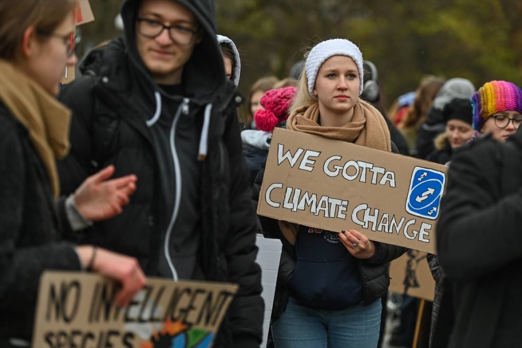Varşova'da çevre ve iklim aktivistleri protesto düzenledi 7