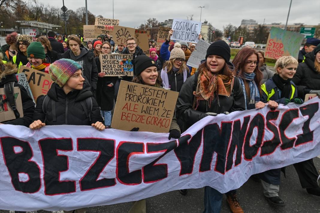 Varşova'da çevre ve iklim aktivistleri protesto düzenledi 8
