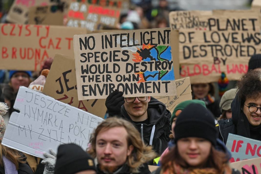 Varşova'da çevre ve iklim aktivistleri protesto düzenledi 9