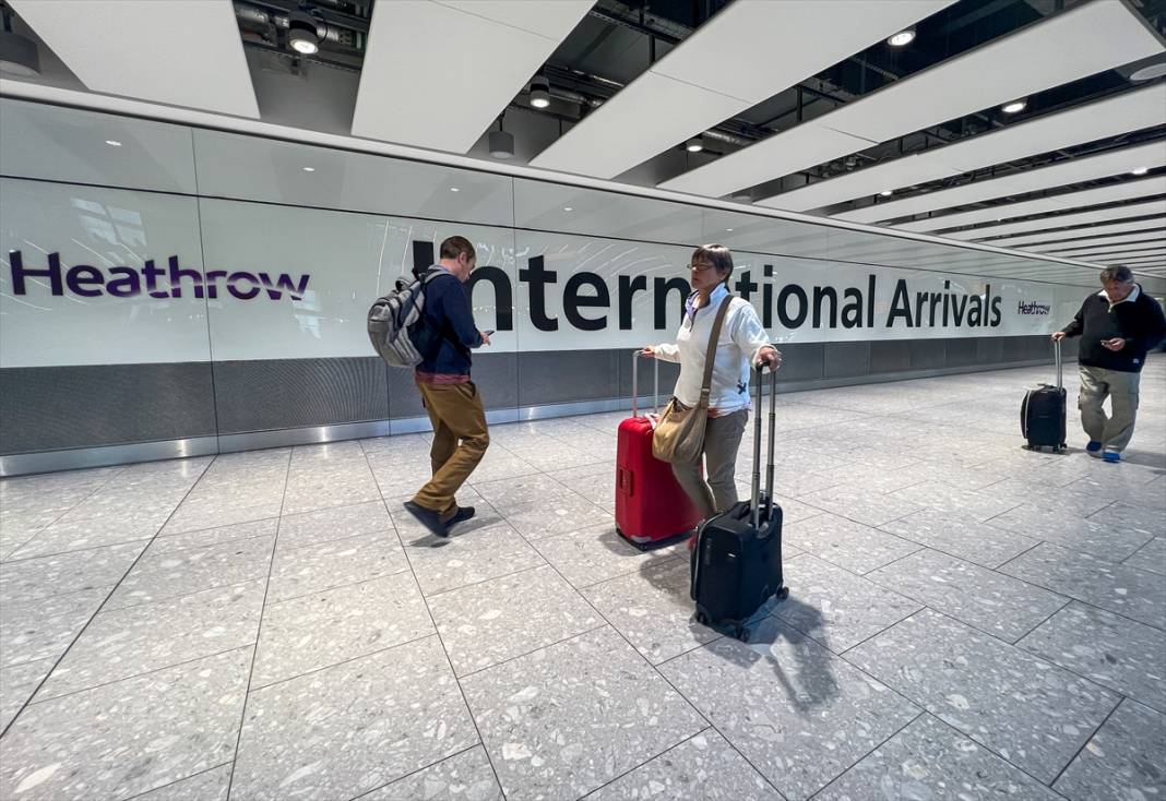 Londra'daki Heathrow Havalimanı çalışanları Dünya Kupası öncesinde greve gitti 20