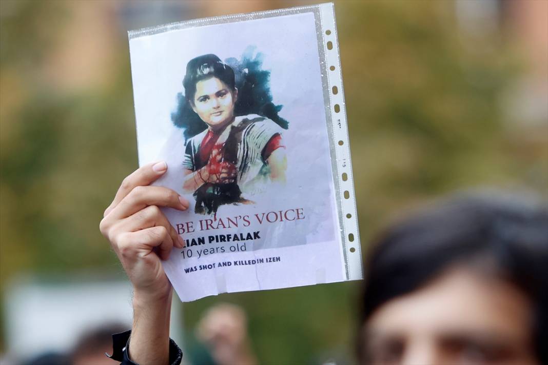 İranlı Mahsa Emini'nin gözaltına alındıktan sonra ölümü, Roma'da protesto edildi 8