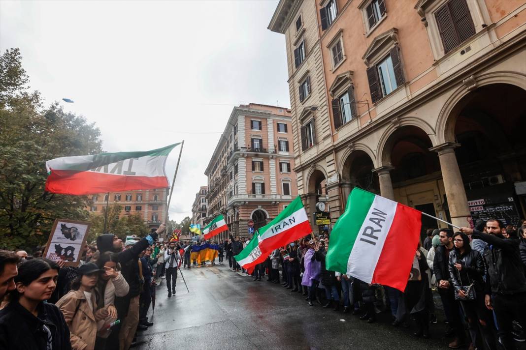 İranlı Mahsa Emini'nin gözaltına alındıktan sonra ölümü, Roma'da protesto edildi 11
