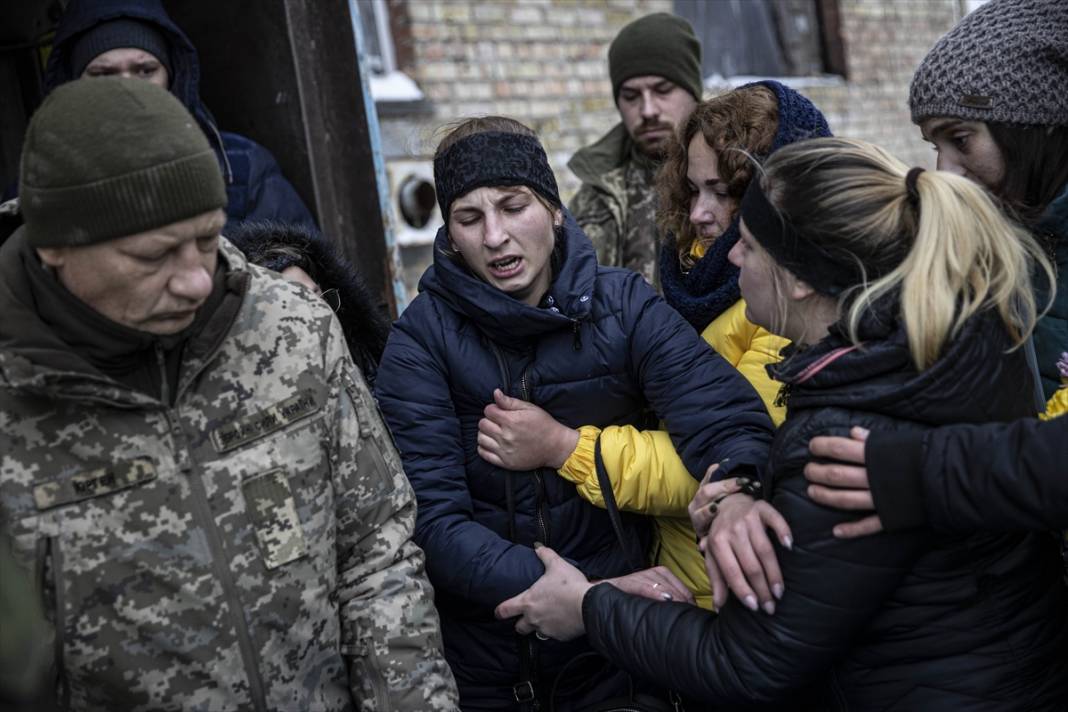 Ukrayna'da çatışmada ölen asker son yolculuğuna uğurlandı 1