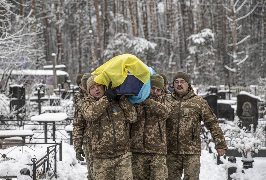 Ukrayna'da çatışmada ölen asker son yolculuğuna uğurlandı 11