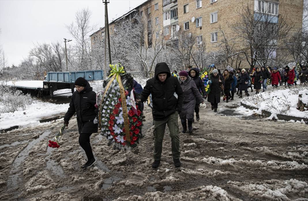 Ukrayna'da çatışmada ölen asker son yolculuğuna uğurlandı 14