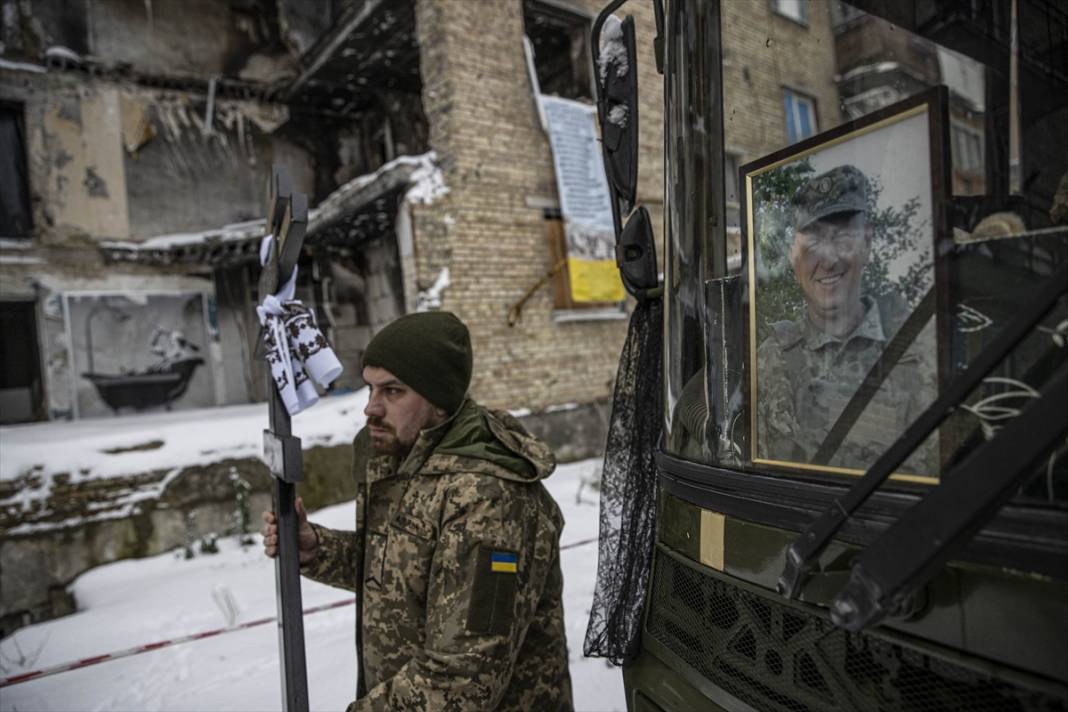 Ukrayna'da çatışmada ölen asker son yolculuğuna uğurlandı 16