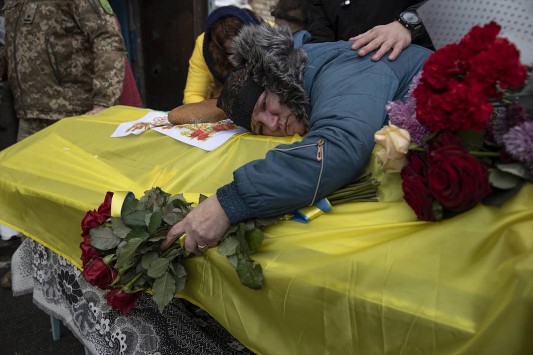 Ukrayna'da çatışmada ölen asker son yolculuğuna uğurlandı 3
