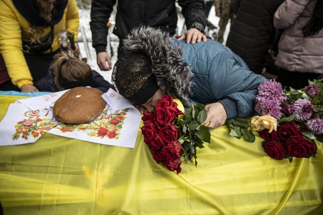 Ukrayna'da çatışmada ölen asker son yolculuğuna uğurlandı 4