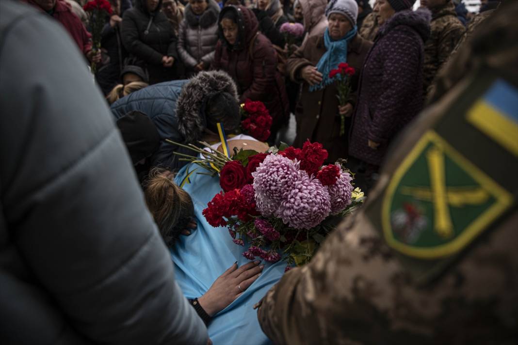 Ukrayna'da çatışmada ölen asker son yolculuğuna uğurlandı 5