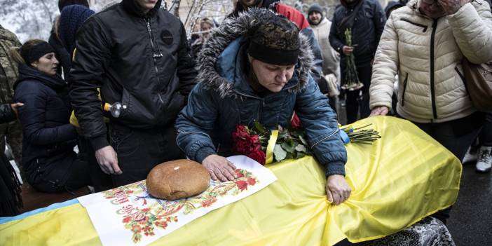 Ukrayna'da çatışmada ölen asker son yolculuğuna uğurlandı