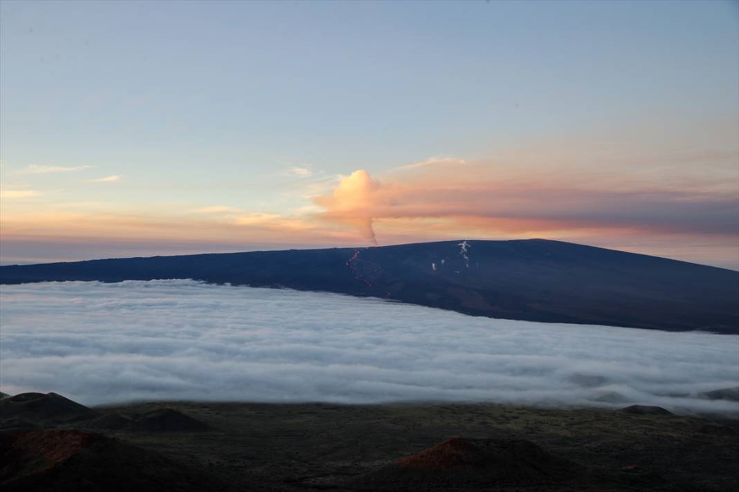 38 yıl sonra harekete geçen, Dünya'nın en büyük aktif yanardağı Mauna Loa'da gün doğumu 6