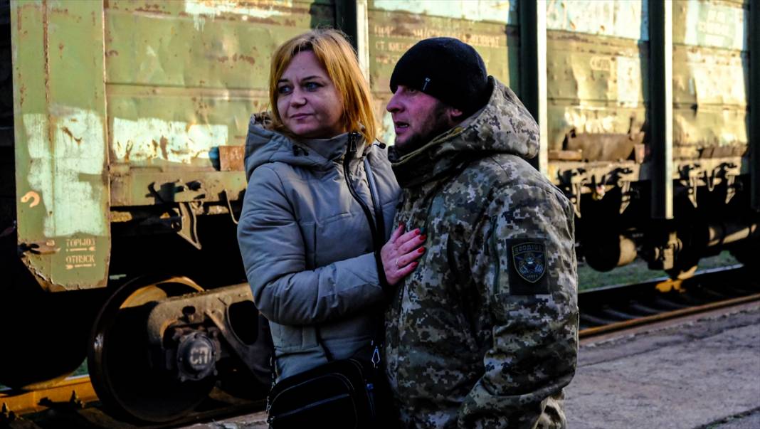 Donetsk cephesinde görevli askerler Kramatorsk Tren Gar'ından yola çıktı 2