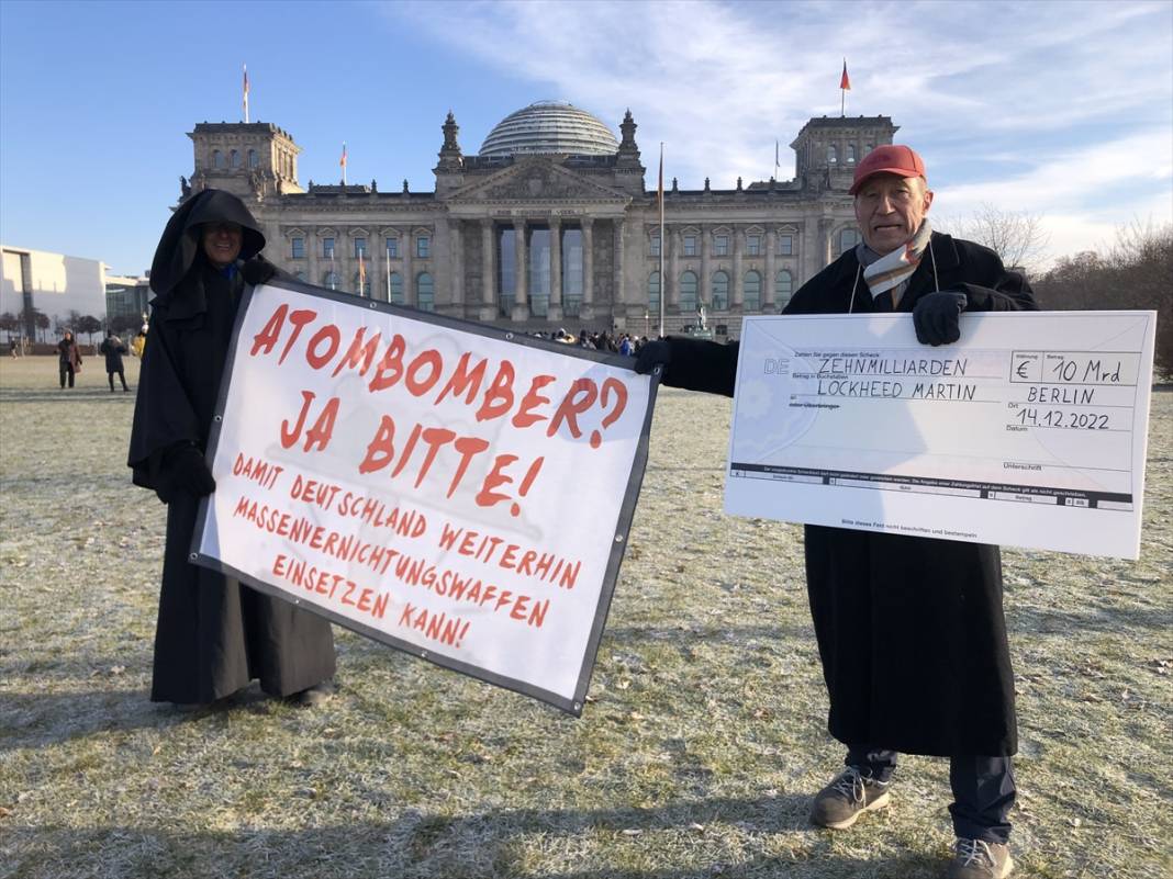 Berlin’de aktivistler F-35 savaş uçağı alımını protesto etti 6