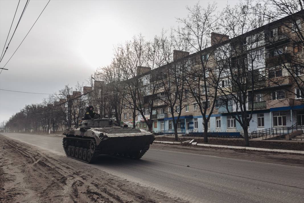 Ukrayna'nın Bahmut kentinde Rus saldırıları devam ederken sığınaklarda yaşam sürüyor 10