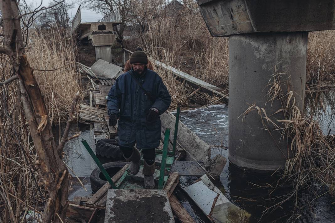 Ukrayna'nın Bahmut kentinde Rus saldırıları devam ederken sığınaklarda yaşam sürüyor 11
