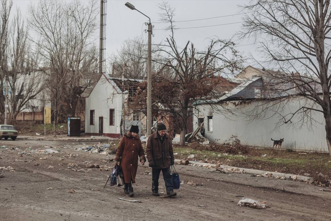 Ukrayna'nın Bahmut kentinde Rus saldırıları devam ederken sığınaklarda yaşam sürüyor 2