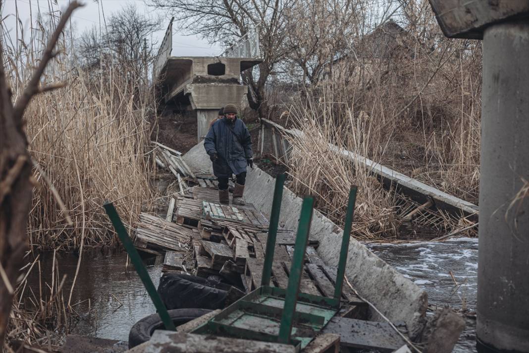 Ukrayna'nın Bahmut kentinde Rus saldırıları devam ederken sığınaklarda yaşam sürüyor 4
