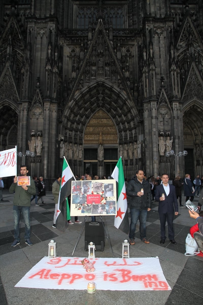 Halep saldırılarının durması için Köln'de insan zinciri 5