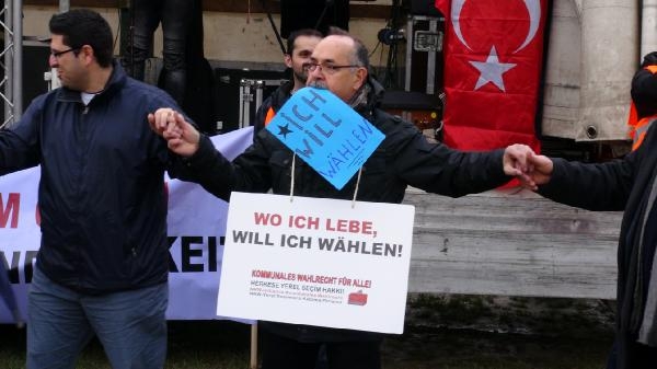 Almanya'daki Türklerden seçme hakkı talebi 1