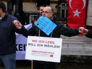 Almanya'daki Türklerden seçme hakkı talebi