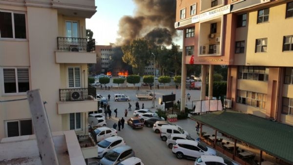 Adana Valiliği'ne bombalı araçla saldırı 13