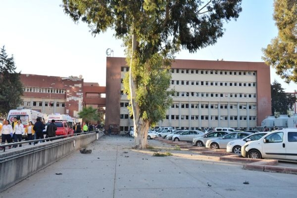 Adana Valiliği'ne bombalı araçla saldırı 17