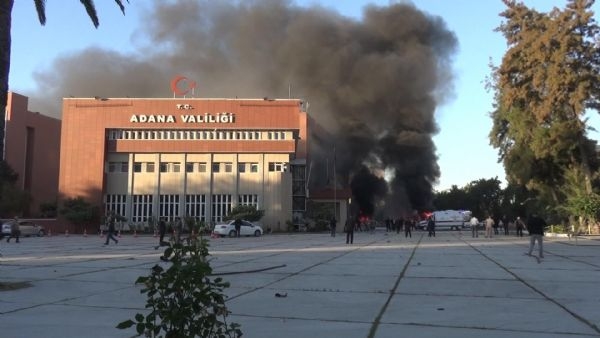 Adana Valiliği'ne bombalı araçla saldırı 9