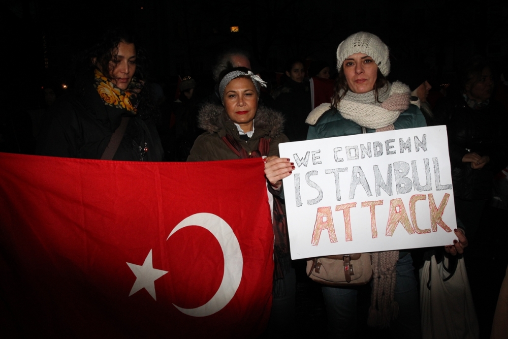 İstanbul'daki terör saldırısı Almanya'da protesto edildi 3